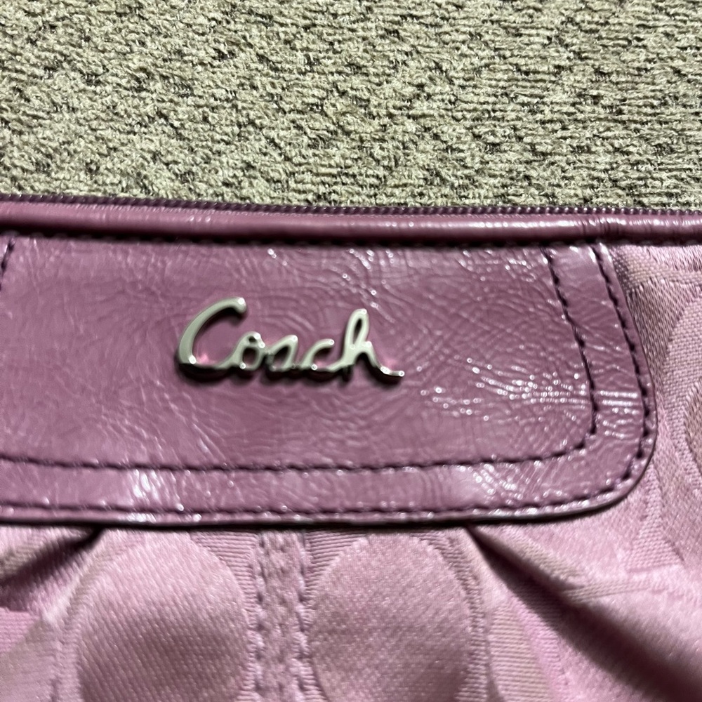 Coach wristlet. EUC. Pinkish/mauve color. Approximately 8.5 x 5.5 - Picture 5 of 7